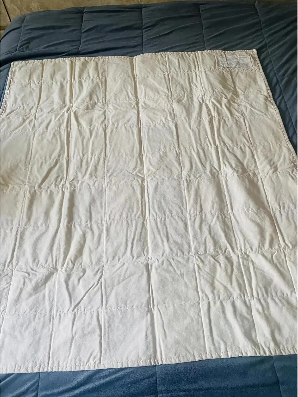 Patchwork Quilt Blanket with Floral and Leaf Patterns